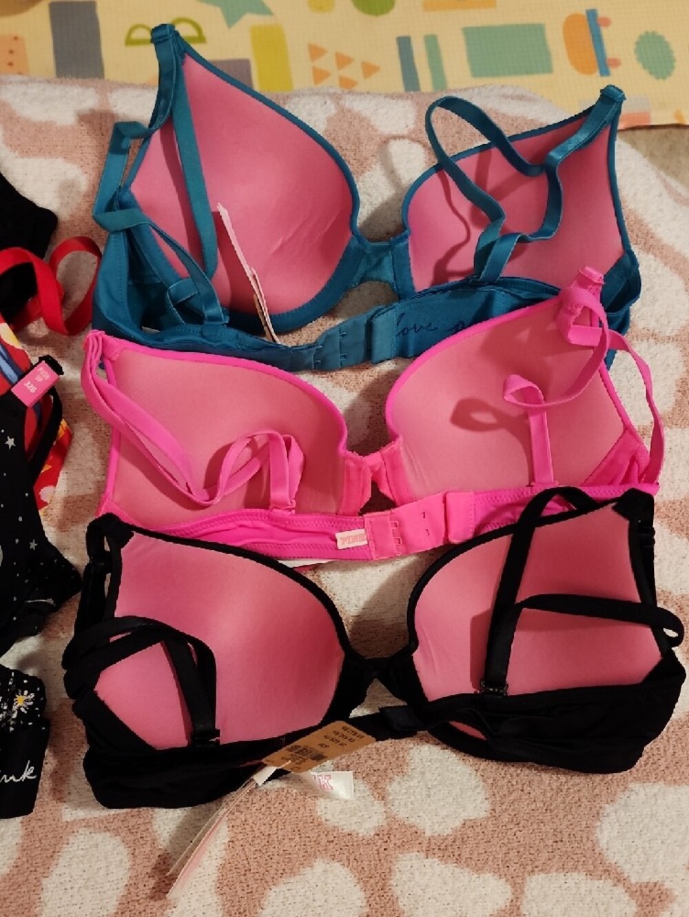 Victoria's Secret Black and Pink Push-Up T-Shirt Bra - Picture 6 of 6